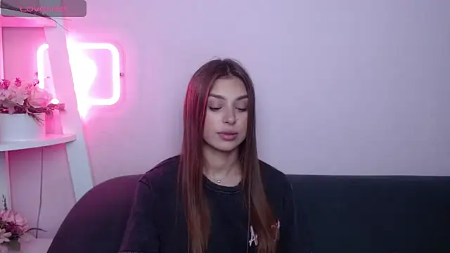MilanaAngelAs online show from July 17, 2026, 4:52 am