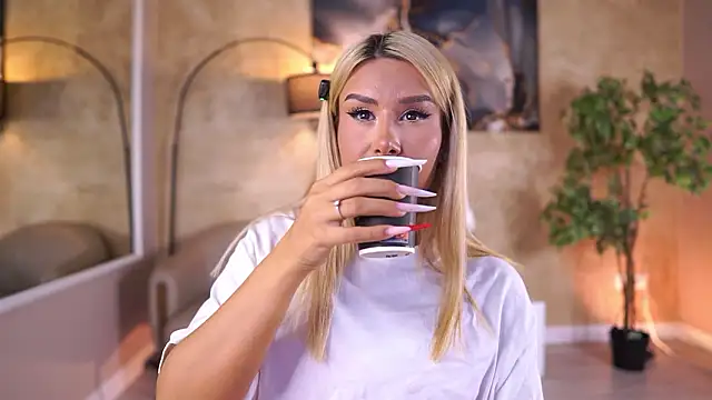 EvaZane online show from March 13, 2026, 8:48 pm