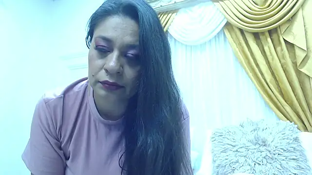 MiaCallie online show from March 7, 2025, 7:49 pm