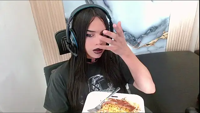 Snapshot of Dollbehavior_ chatting on September 21, 2025, 2:35 am Dollbehavior online show from September 21, 2025, 2:35 am