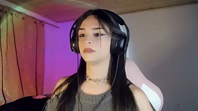 Snapshot of Dollbehavior_ chatting on February 4, 2026, 4:29 am Dollbehavior online show from February 4, 2026, 4:29 am