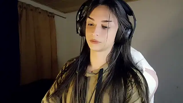 Snapshot of Dollbehavior_ chatting on February 21, 2026, 5:19 am Dollbehavior online show from February 21, 2026, 5:19 am