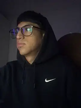 Snapshot of modelo180 chatting on February 19, 2025, 7:16 pm modelo180 online show from February 19, 2025, 7:16 pm