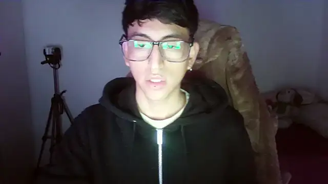 Snapshot of modelo180 chatting on March 4, 2025, 11:54 pm modelo180 online show from March 4, 2025, 11:54 pm