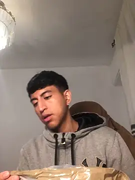 Snapshot of modelo180 chatting on November 5, 2025, 8:42 pm modelo180 online show from November 5, 2025, 8:42 pm