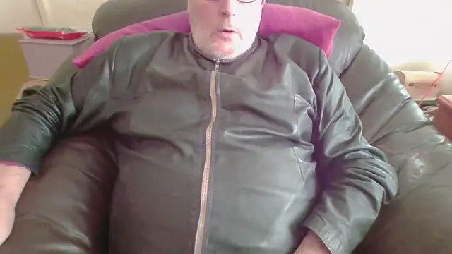 Snapshot of Leatherman63 chatting on September 13, 2025, 7:30 am Leatherman63 online show from September 13, 2025, 7:30 am