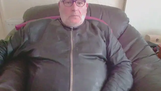 Snapshot of Leatherman63 chatting on July 1, 2026, 1:24 pm Leatherman63 online show from July 1, 2026, 1:24 pm