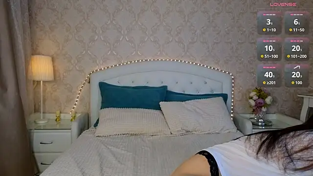 Kaia Sunshine Mia online show from October 20, 2025, 3:12 pm