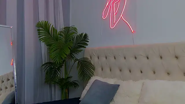 NicoleRosss online show from May 31, 2026, 6:09 pm