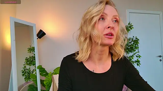 Snapshot of sexuallycorrecte chatting on March 8, 2026, 1:15 pm sexuallycorrecte online show from March 8, 2026, 1:15 pm