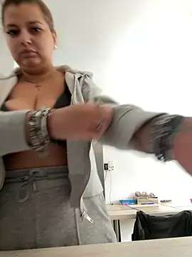 AllysonK online show from October 24, 2025, 10:44 am