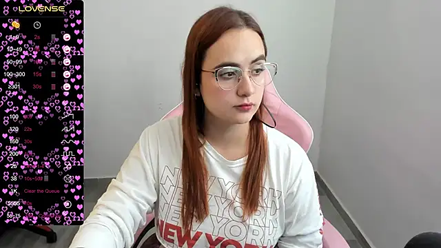 Snapshot of maryluna95 chatting on March 6, 2025, 5:00 pm maryluna95 online show from March 6, 2025, 5:00 pm