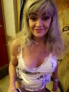 annika lately online show from October 11, 2025, 3:28 am