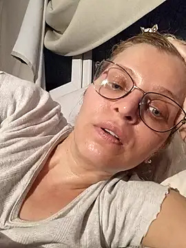 BritneyHudson online show from January 5, 2026, 5:27 pm