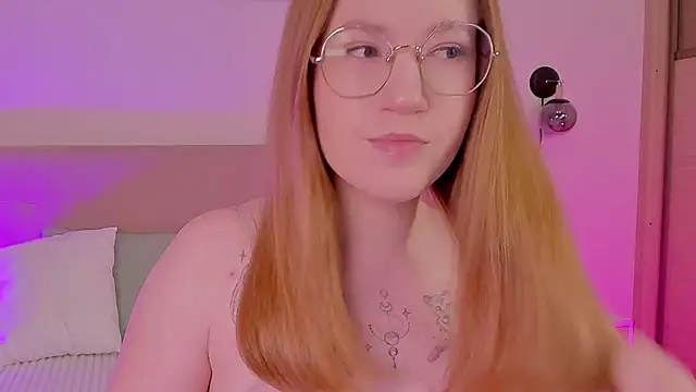 Snapshot of Tori_the_witch chatting on February 17, 2025, 7:04 am Tori the witch online show from February 17, 2025, 7:04 am