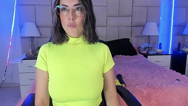 Snapshot of IsisLoveyes_ chatting on December 23, 2024, 8:57 pm IsisLoveyes online show from December 23, 2024, 8:57 pm