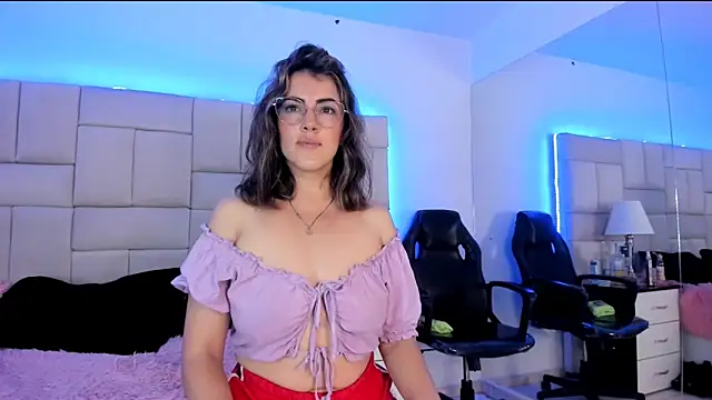 Snapshot of IsisLoveyes_ chatting on March 14, 2025, 11:53 pm IsisLoveyes online show from March 14, 2025, 11:53 pm