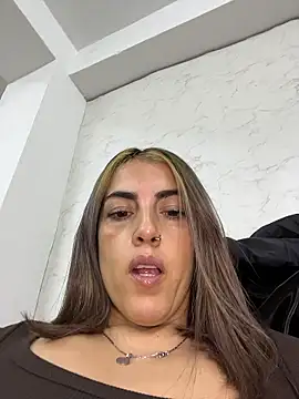 Snapshot of IsisLoveyes_ chatting on January 5, 2026, 6:22 pm IsisLoveyes online show from January 5, 2026, 6:22 pm