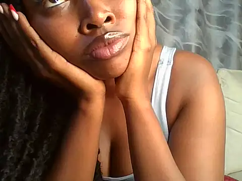 Snapshot of Chocolate_queen2 chatting on December 20, 2024, 6:08 am Chocolate queen2 online show from December 20, 2024, 6:08 am