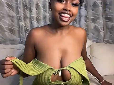 Snapshot of Chocolate_queen2 chatting on November 4, 2025, 3:44 pm Chocolate queen2 online show from November 4, 2025, 3:44 pm