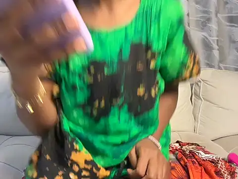 Snapshot of Chocolate_queen2 chatting on November 24, 2025, 4:34 am Chocolate queen2 online show from November 24, 2025, 4:34 am