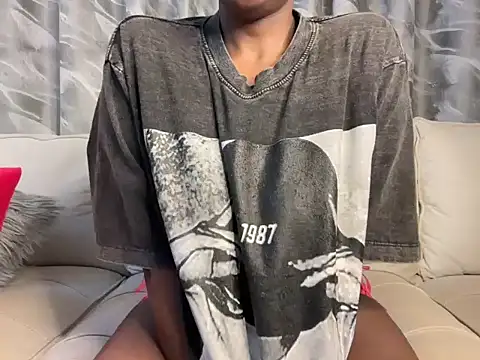 Snapshot of Chocolate_queen2 chatting on December 5, 2025, 7:17 am Chocolate queen2 online show from December 5, 2025, 7:17 am