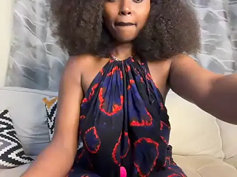 Snapshot of Chocolate_queen2 chatting on June 19, 2026, 4:28 am Chocolate queen2 online show from June 19, 2026, 4:28 am
