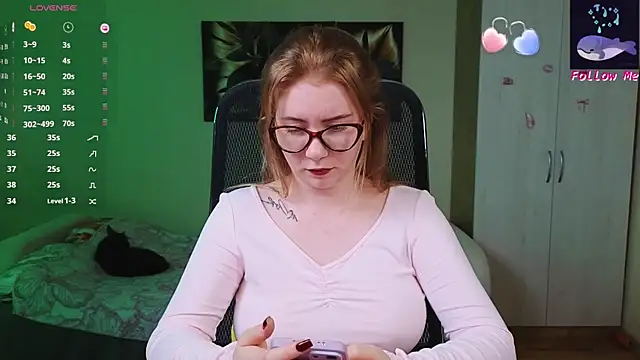 D0nna  online show from September 13, 2025, 9:25 pm