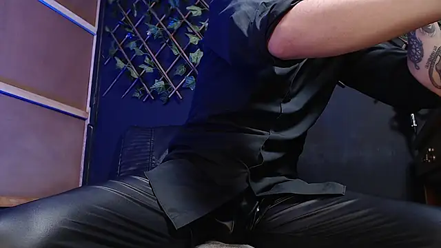 Dicaprioo  online show from November 26, 2025, 5:58 pm