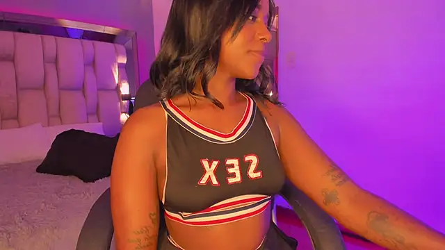 Snapshot of EmilyHaan chatting on December 19, 2024, 4:45 am EmilyHaan online show from December 19, 2024, 4:45 am