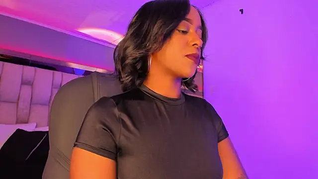 Snapshot of EmilyHaan chatting on March 13, 2025, 8:11 pm EmilyHaan online show from March 13, 2025, 8:11 pm