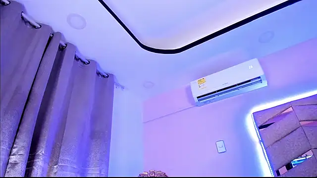 Snapshot of Elsalombardi_ chatting on March 21, 2025, 10:50 am Elsalombardi online show from March 21, 2025, 10:50 am