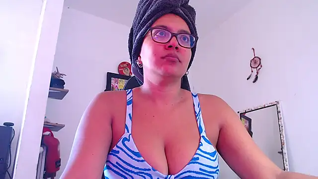 Snapshot of Rachell__420 chatting on November 22, 2025, 1:32 pm Rachell 420 online show from November 22, 2025, 1:32 pm