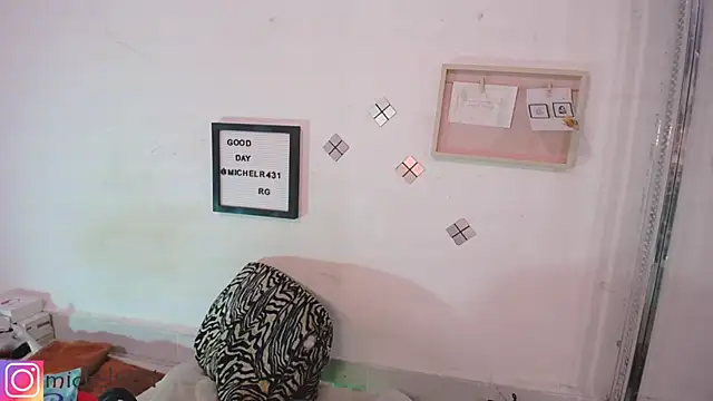 Snapshot of Mia__reys chatting on September 21, 2025, 1:13 pm Mia reys online show from September 21, 2025, 1:13 pm