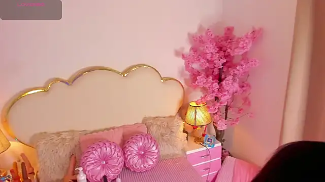 Snapshot of CahitlinBell chatting on May 14, 2026, 6:09 am CahitlinBell online show from May 14, 2026, 6:09 am