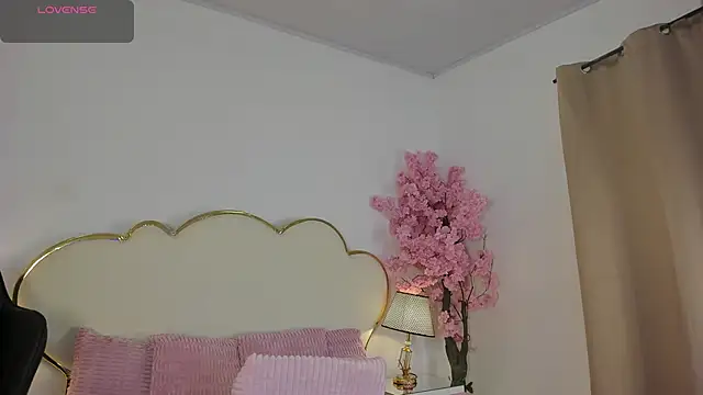 Snapshot of CahitlinBell chatting on June 21, 2026, 3:09 am CahitlinBell online show from June 21, 2026, 3:09 am