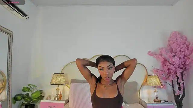 Snapshot of CahitlinBell chatting on July 9, 2026, 6:06 am CahitlinBell online show from July 9, 2026, 6:06 am