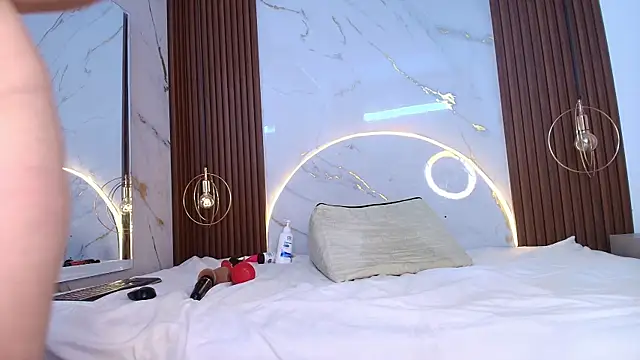 dahianthompson online show from February 26, 2025, 1:11 am