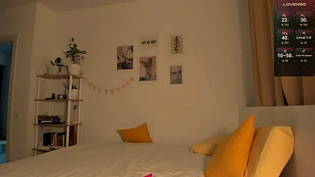 Snapshot of _Lora_Palmer chatting on February 19, 2025, 8:31 pm Lora Palmer online show from February 19, 2025, 8:31 pm