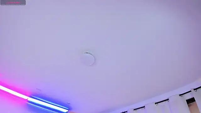 Snapshot of EmmaCrush chatting on February 19, 2025, 8:20 pm EmmaCrush online show from February 19, 2025, 8:20 pm