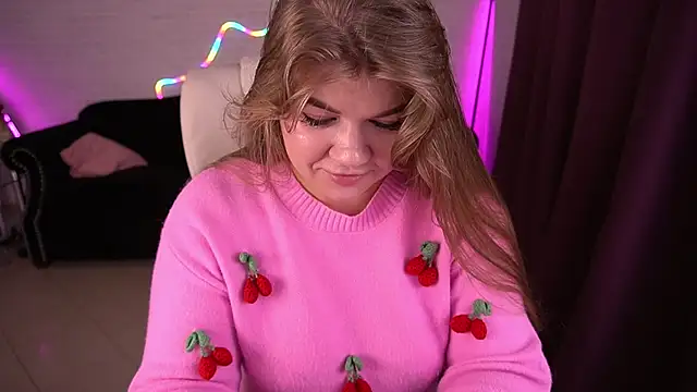 GabbieJay online show from November 18, 2025, 2:43 pm