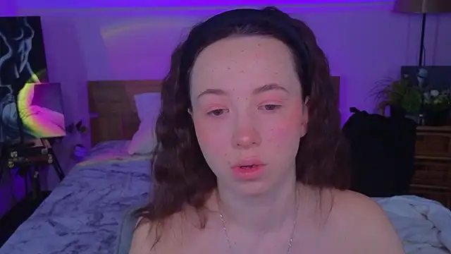 Hayle Hill online show from February 17, 2026, 11:44 pm