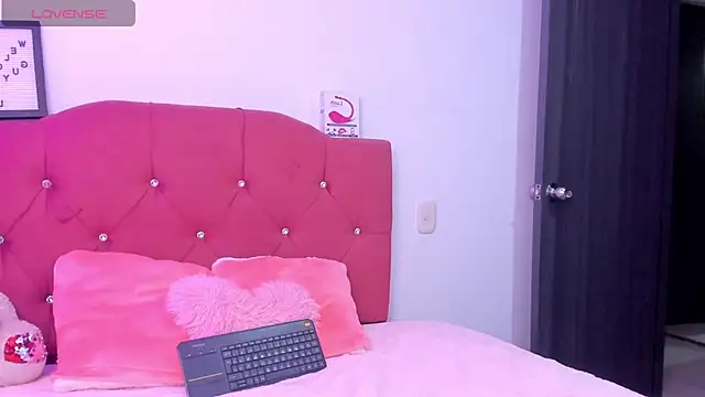 Snapshot of LucianaTomson chatting on November 22, 2025, 9:03 pm LucianaTomson online show from November 22, 2025, 9:03 pm