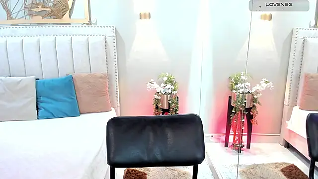  alaiasmile  online show from April 27, 2026, 7:23 pm