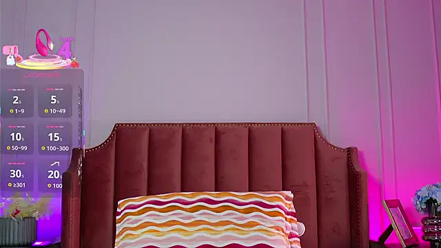 LisaRaee online show from May 11, 2026, 4:18 am