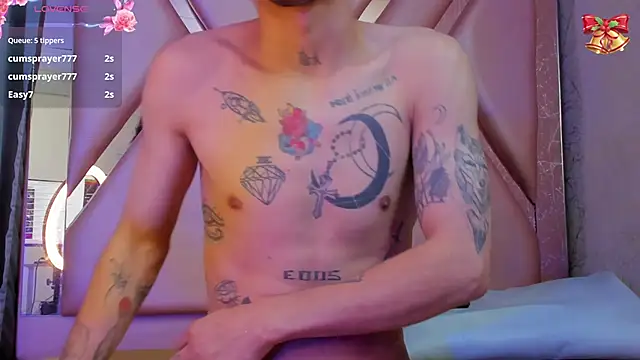 Snapshot of kendalltaylorr chatting on December 31, 2024, 8:37 am kendalltaylorr online show from December 31, 2024, 8:37 am