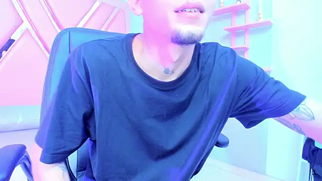 Snapshot of kendalltaylorr chatting on February 9, 2025, 3:00 am kendalltaylorr online show from February 9, 2025, 3:00 am