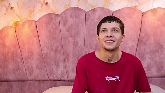 Snapshot of kendalltaylorr chatting on October 26, 2025, 12:22 pm kendalltaylorr online show from October 26, 2025, 12:22 pm