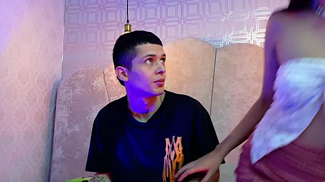 Snapshot of kendalltaylorr chatting on December 3, 2025, 12:36 pm kendalltaylorr online show from December 3, 2025, 12:36 pm