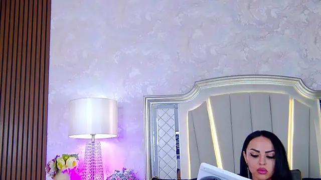 Snapshot of Issadorra chatting on February 16, 2025, 5:59 am Issadorra online show from February 16, 2025, 5:59 am